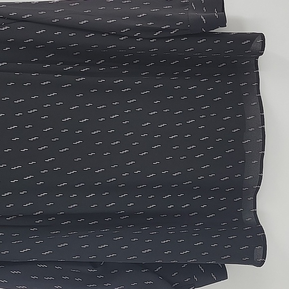 Chelsea & Theodore Black Blouse with White Pattern NWT - Picture 15 of 15